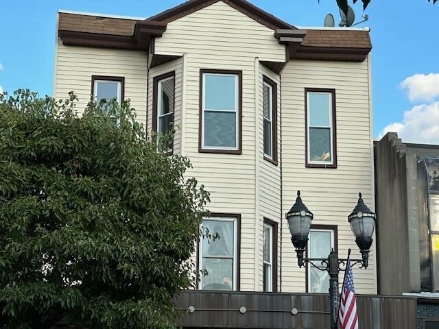 Foto principal - 588 Broadway St