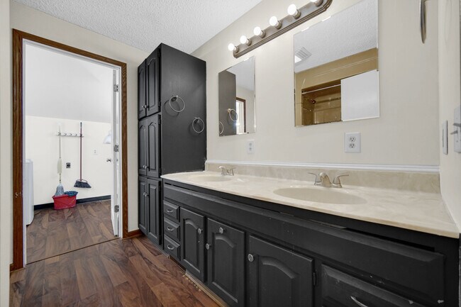 Building Photo - 2571 E Lincoln Hwy