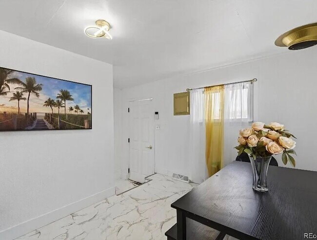 Foto del edificio - 307 E Oak St