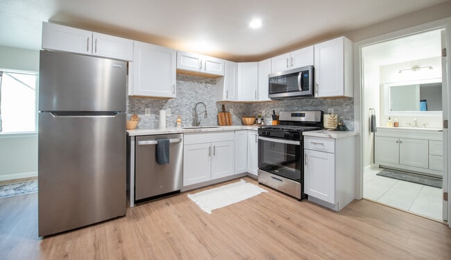 Building Photo - 604 S 8th St