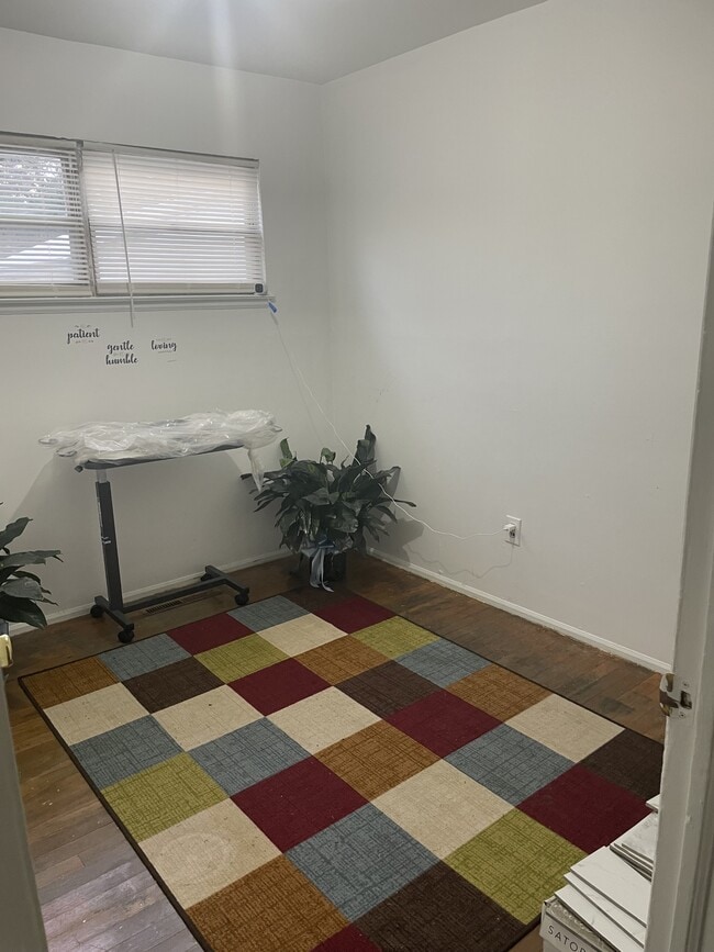 Foto del edificio - 629 River Creek Rd