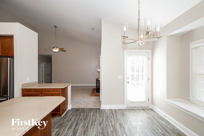 Foto del edificio - 1402 Holly Ridge Dr