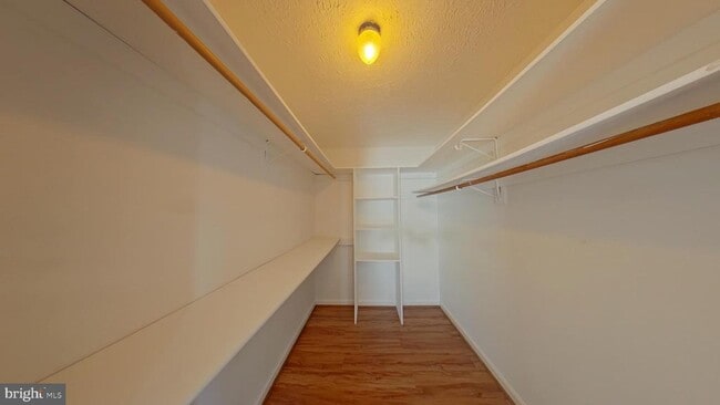 Building Photo - 1290 S Ox Rd
