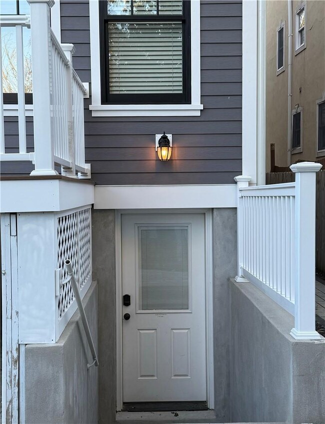 Building Photo - 54 Hudson St