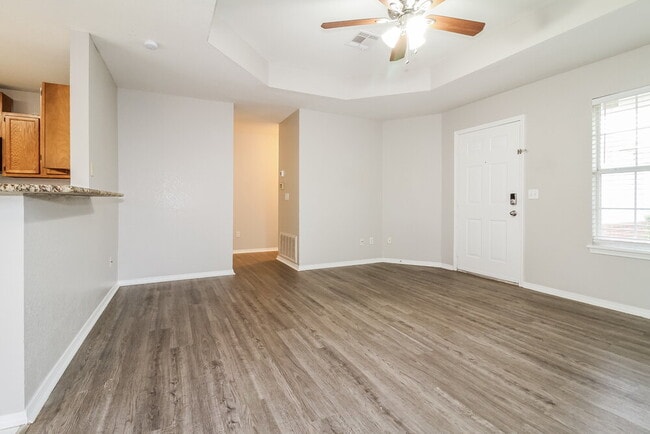 Building Photo - 1024 Pinecrest St