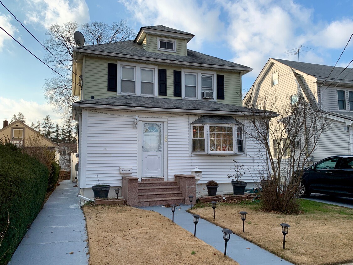36 Spruce St, West Hempstead, NY 11552 Apartments 36 Spruce St West