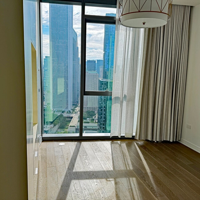Foto del edificio - 211 N Harbor Dr