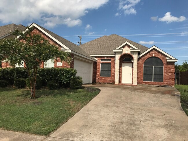 Building Photo - 903 Redbud Dr