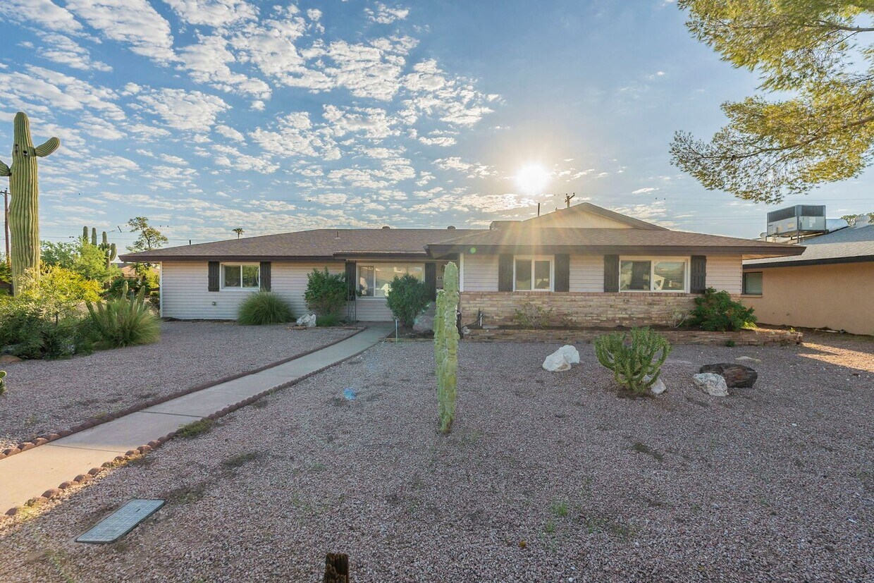 Primary Photo - BEAUTIFUL SOUTH SCOTTSDALE - CORNER LOT & ...