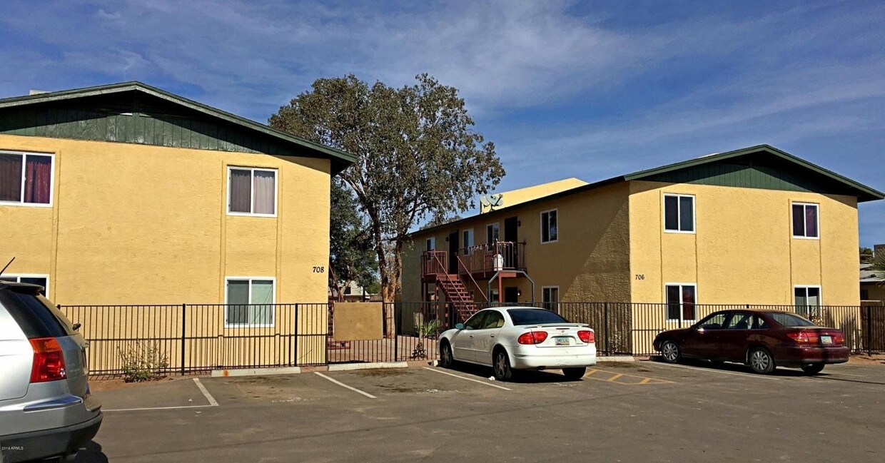 Foto principal - 706 W 11th St