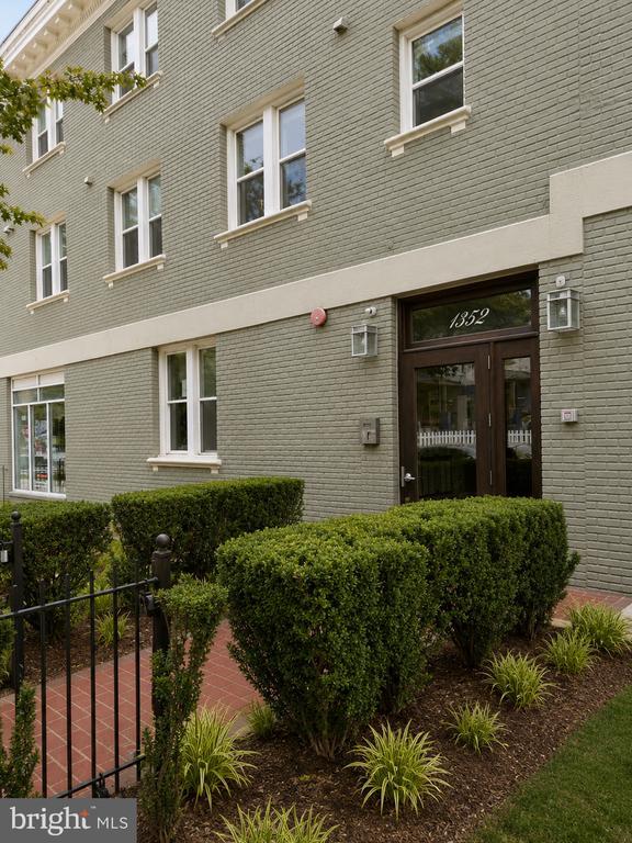 Building Photo - 1352 Longfellow St NW