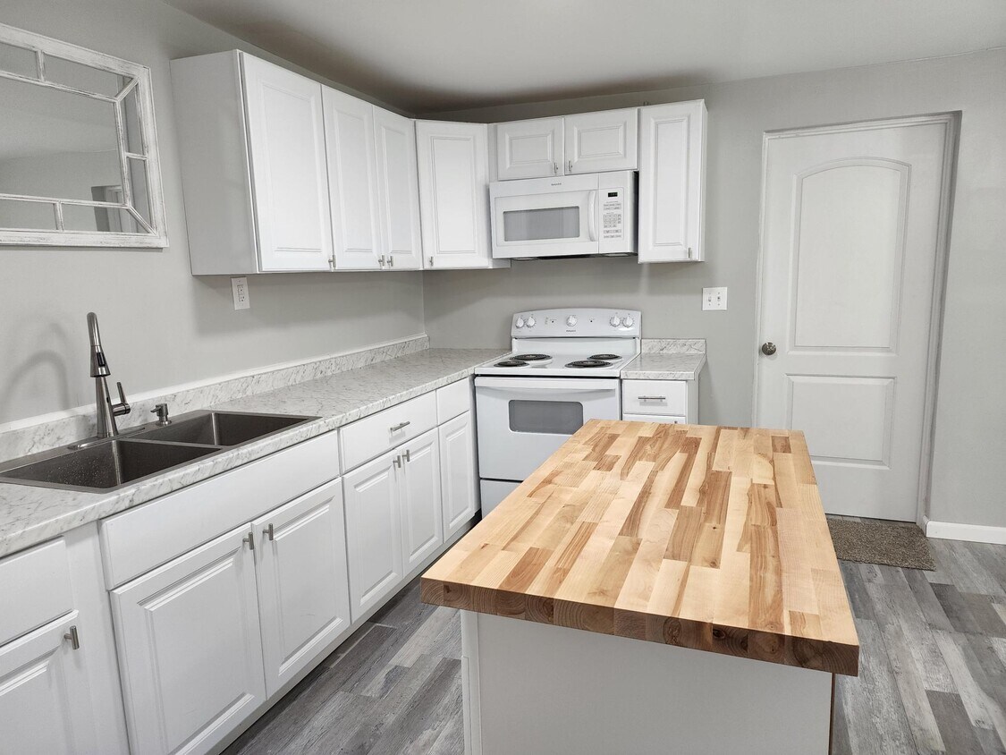 936 W 4th St, Erie, PA 16507 House Rental in Erie, PA