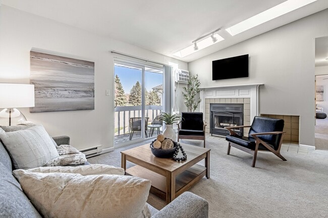 Building Photo - Foxcroft Apartments