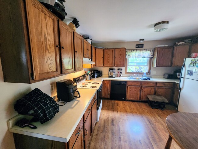 Building Photo - 7150 Ashwood Ln