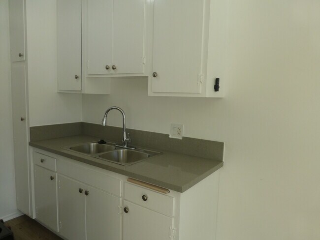 Building Photo - 12760 Matteson Ave