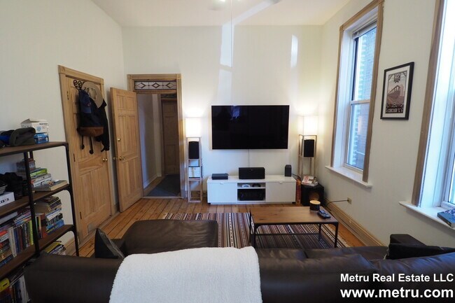 Foto del edificio - 2138 N Sheffield Ave