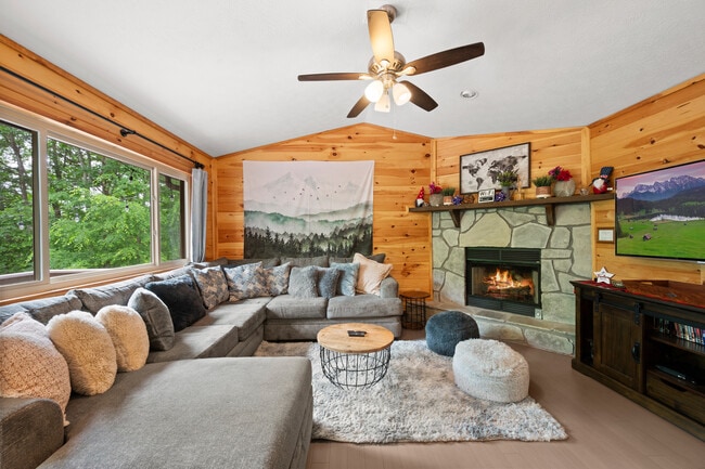 Building Photo - 930 Hideaway Hills Cir