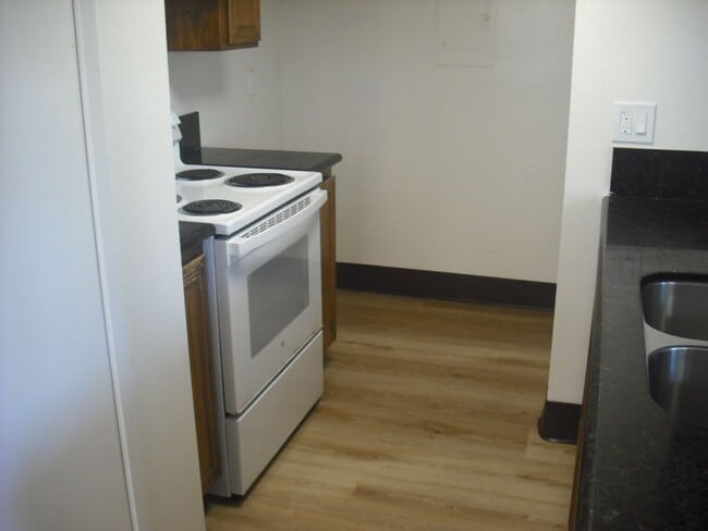 Building Photo - Marina Village Manor Home