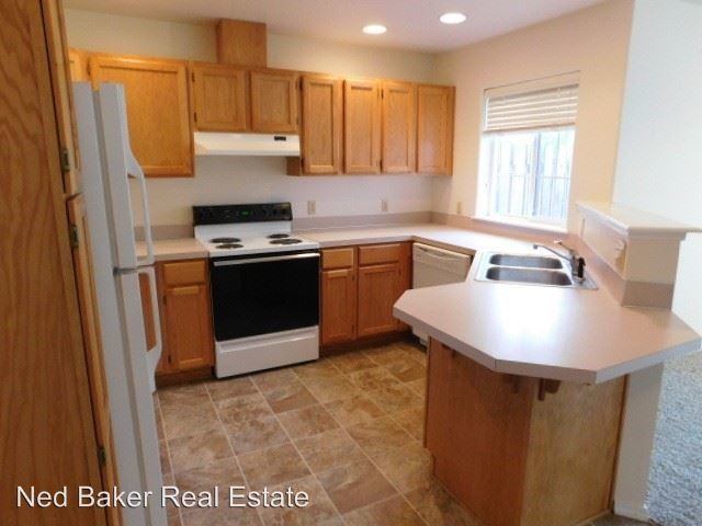Building Photo - 673-675-675 Pinehurst Ave NE