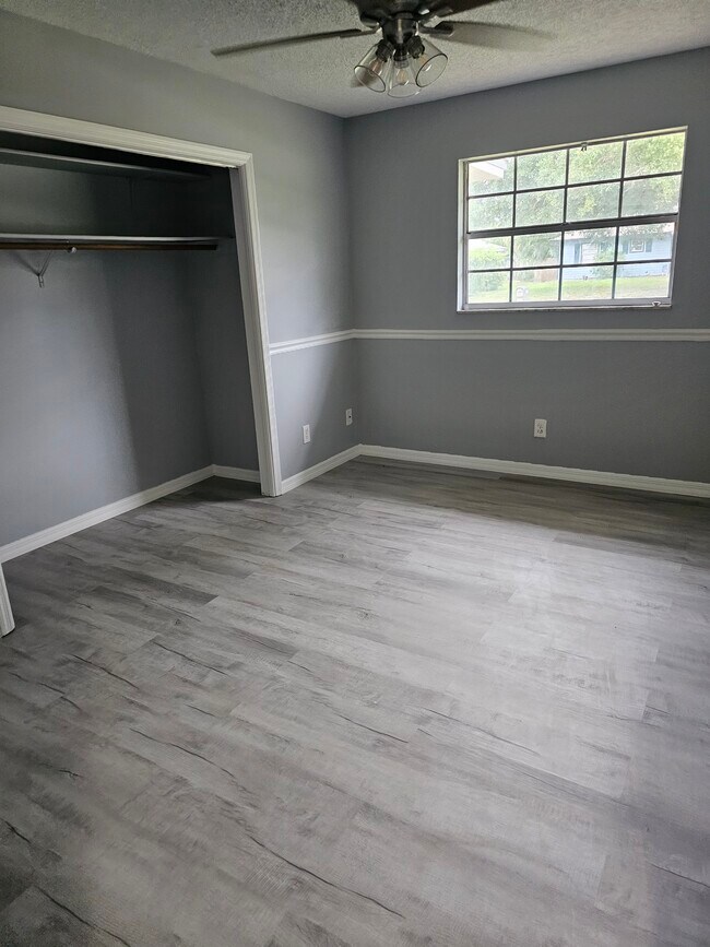 Building Photo - 6107 Hickory Dr