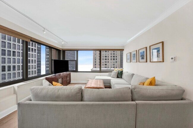 Foto del edificio - 247 E Chestnut St