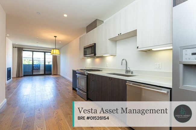 Building Photo - Welcome Home to Dogpatch's Finest