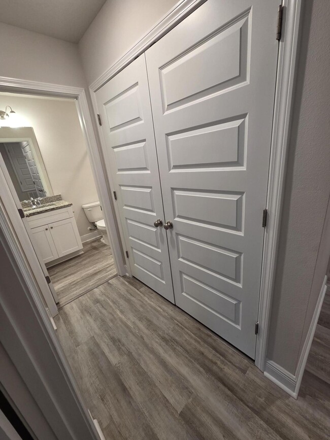 Building Photo - 1030 McLaren Cir