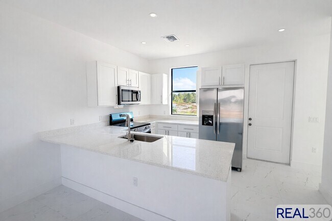 Foto del edificio - 828-830 Holmes Ave