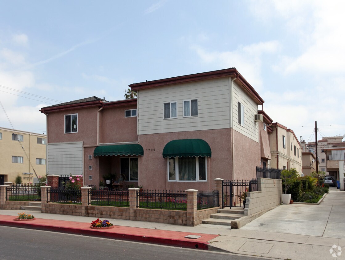 Primary Photo - 1702 Barry Ave