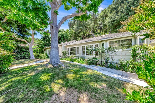 Building Photo - 3743 Goodland Ave