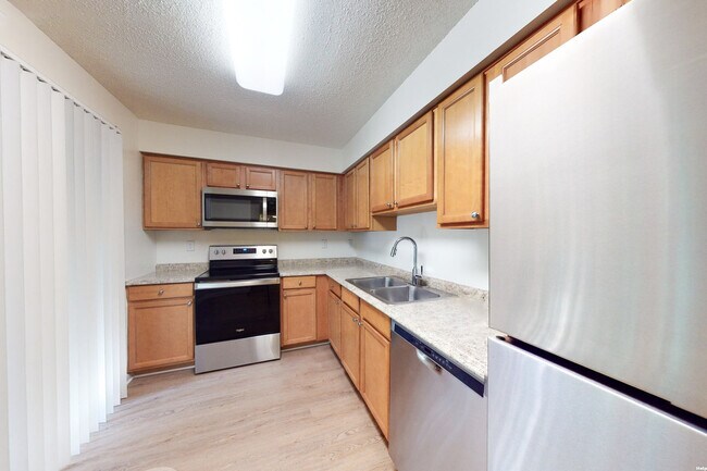 Foto del edificio - 10300 Hickory Ridge Rd