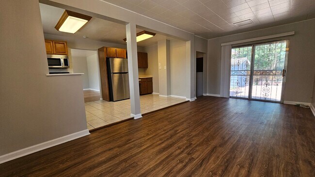 Foto del edificio - Spacious 5-Bedroom Ranch with Finished Basement & Oversized Garage!