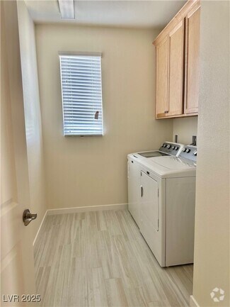 Building Photo - 10334 Kesington Dr