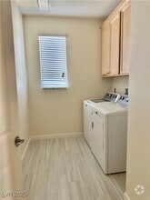 Building Photo - 10334 Kesington Dr