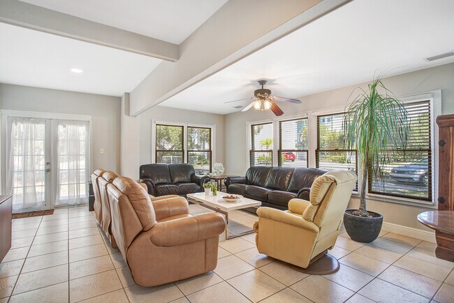 Building Photo - 6507 Bayshore Blvd