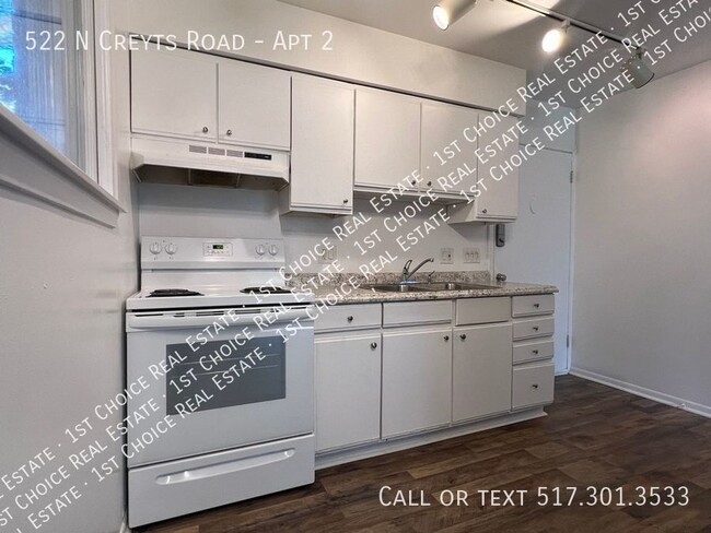Building Photo - Well Maintained Garden Level Apartment - F...
