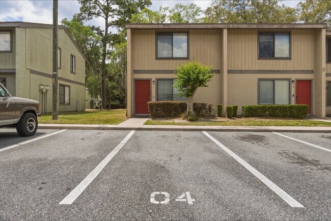 Foto del edificio - 2-bedroom, 2.5-bathroom townhome