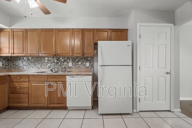 Building Photo - 1441 Longdale Dr