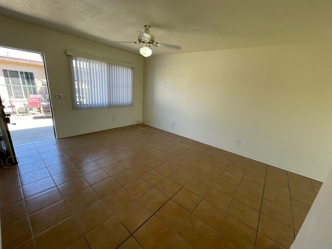 Foto del edificio - Two Bedroom With A/C, Fenced Yard and Wash...