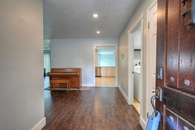 Building Photo - 5103 Temple Bell Dr