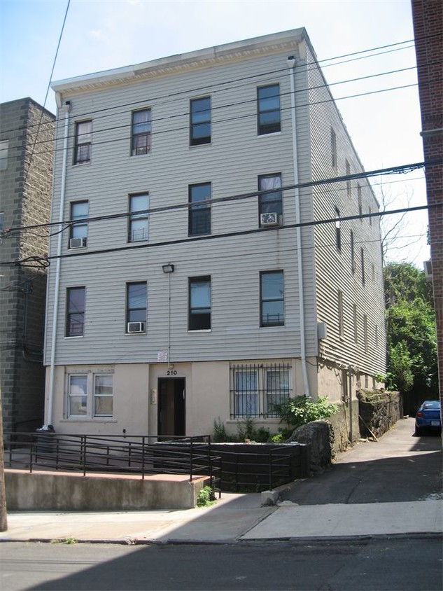 Foto del edificio - 210 Washington St