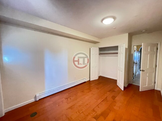 Building Photo - 3062 Roberts Ave