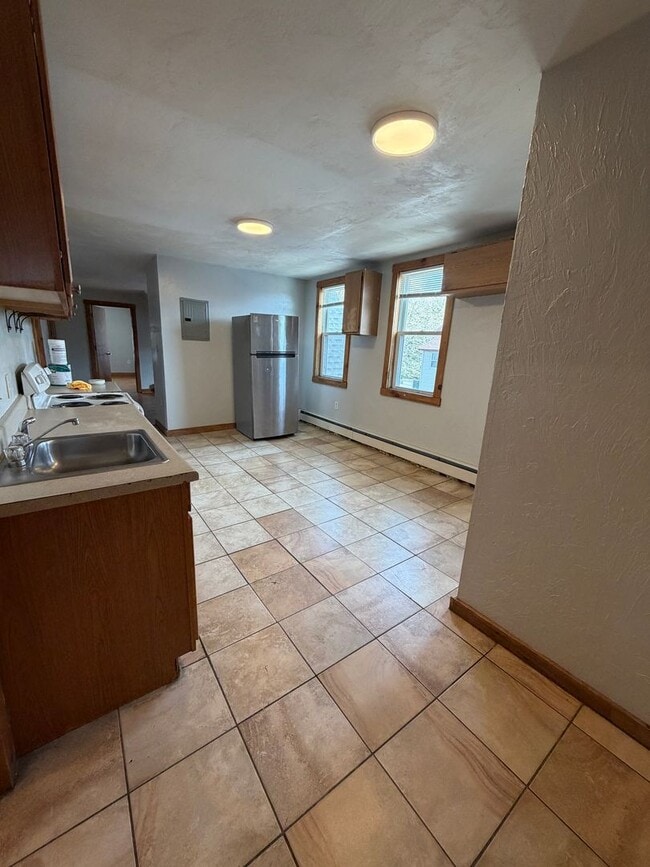Building Photo - 127 Austin St