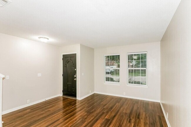 Building Photo - 17411 Hoover Gardens Dr