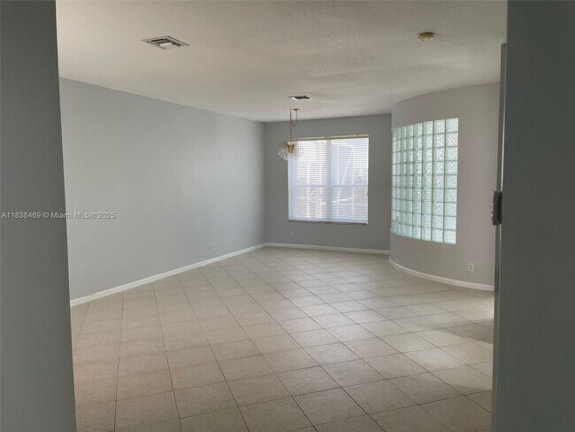 Foto del edificio - 2145 SW 150th Ave
