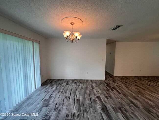 Foto del edificio - 5381 Frederick Ave