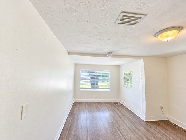 Foto del edificio - 2127 13th St W