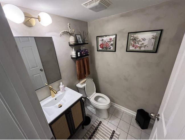 Building Photo - 3255 N Bay Ct