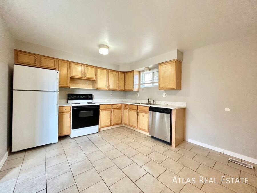 Photo - 2001 W Caspian Place-