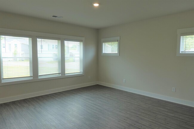 Building Photo - 100 Boren Wy